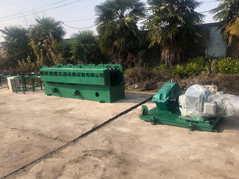 護(hù)欄板修復(fù)矯正機